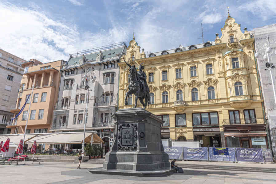 Croacia - Zagreb 14 - monumento a Ban Josip Jelacic.jpg